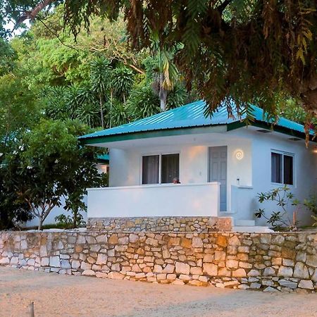 The Three P Beach Resort & Dive Center Agnay Buitenkant foto